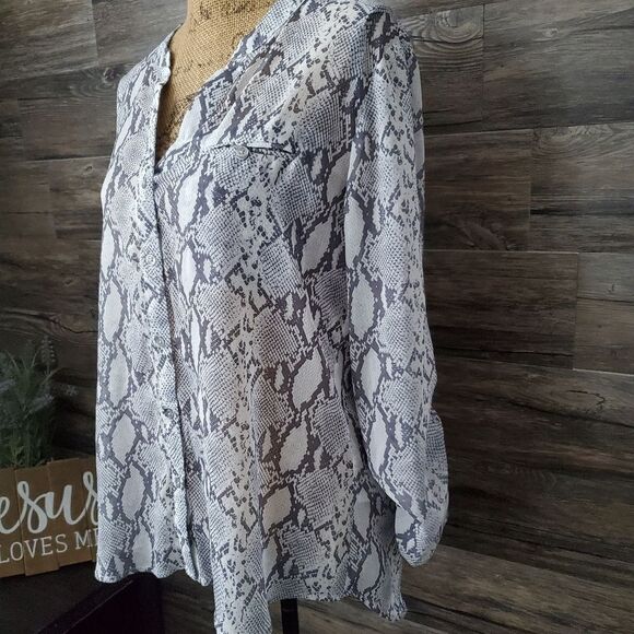 KUT from the Kloth snakeskin pattern button down Women's Size XL petite - Picture 5 of 8